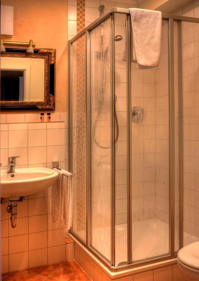 Alte Brauerei Kasbachtal Hotel Ngoại thất bức ảnh
